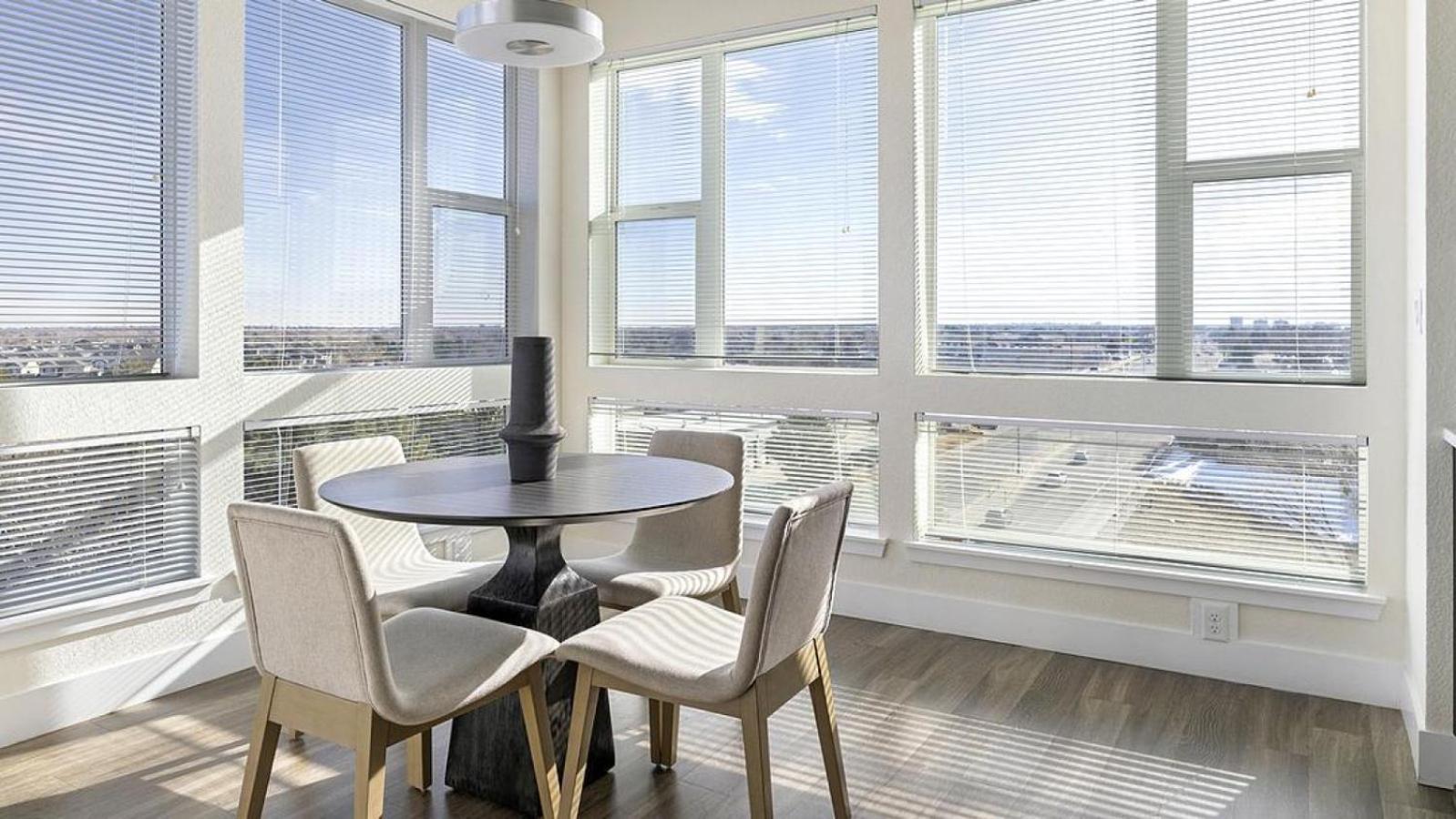 Apartment Landing Modern With Amazing Amenities Denver